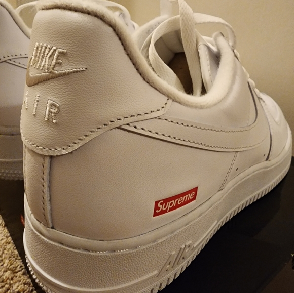 Nike Air Force 1 X Supreme - Picture 4 of 11